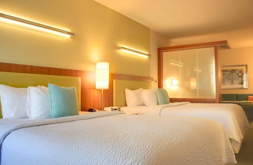 Moosic Hotel | Queen w/Sofa | SpringHill Scranton | Shoppes at Montage, Events + Games