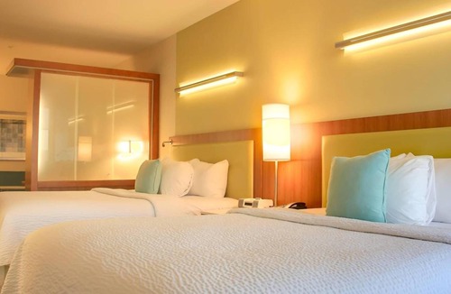 Moosic Hotel | Queen w/Sofa | SpringHill Scranton | Shoppes at Montage, Events + Games