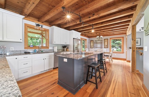 Mount Mourne Cabin | Queens Cove Cottage - Log Cabin w Private Dock - Lake Norman Vacation Rental