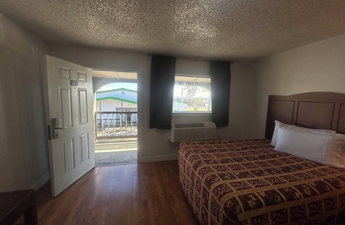 Weatherford Hotel | Quest Inn