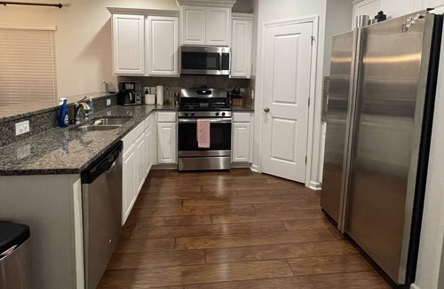 West Columbia House | Quiet 2 Bedroom Home minutes to Downtown and Airport (Pet Friendly)