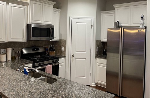 West Columbia House | Quiet 2 Bedroom Home minutes to Downtown and Airport (Pet Friendly)