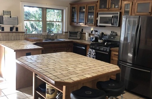 East Dublin House | Quiet 3 Bedroom Lakefront Home on Ben Hall Lake - 15 Minutes to Dublin