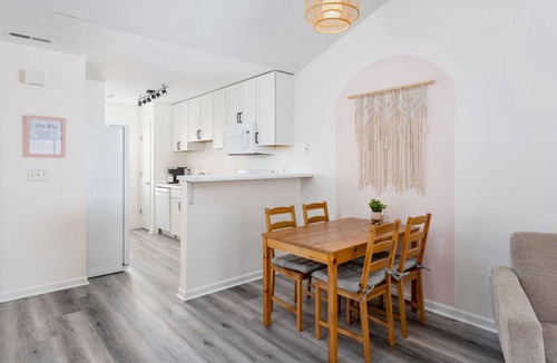 Wilmington House | Quiet Boho Townhouse; 15 Min to Beach