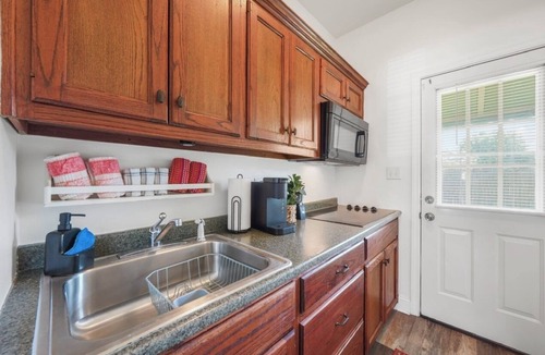 South Baton Rouge Cottage | Quiet & Comfy 1BR House – 13 Minutes to LSU Campus