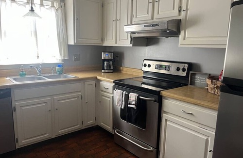 Athens Condo | Quiet Condo off Lumpkin/Perfect Gameday Haven