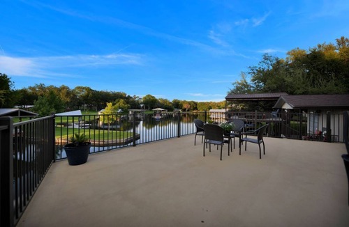Kingsland House | Quiet Cove Close to Open Water with new Hot Tub