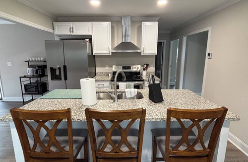 Camden House | Quiet, Cozy Cottage in Historic Downtown Camden