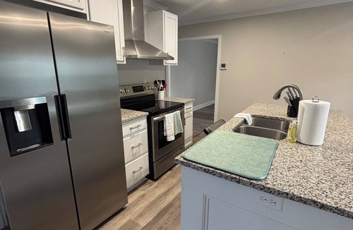 Camden House | Quiet, Cozy Cottage in Historic Downtown Camden