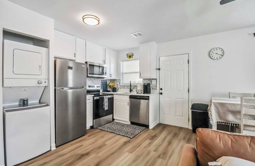 Forest Hills Apartment | Quiet, Furnished 2BR Near Duke Hospital Ideal for Professionals & Extended Stays