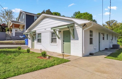 Forest Hills Apartment | Quiet, Furnished 2BR Near Duke Hospital Ideal for Professionals & Extended Stays