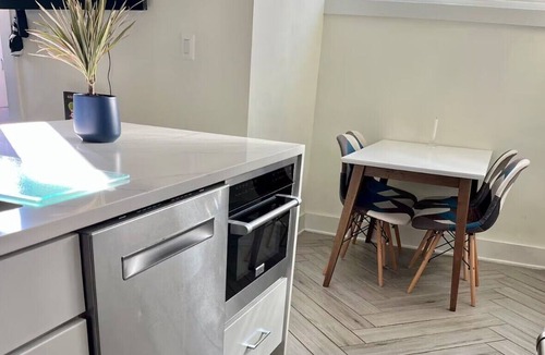 Cardozo Bed & Breakfast | Quiet Luxury Logan Circle Condo Walk to 14th St