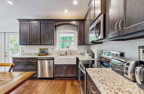 Hendersonville House | Quiet Mountain Cabin/30 Acres/Hiking Trails/Porches/Fireplace/Firepit