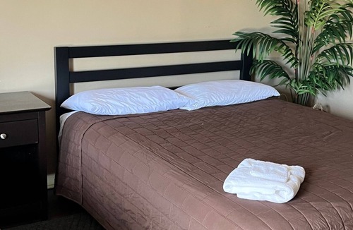 Jacksonville Hotel | Quiet stay, 2 Beds & One baths for travelers
