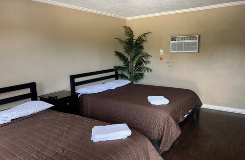 Jacksonville Hotel | Quiet stay, 2 Beds & One baths for travelers