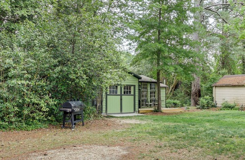 Enfield Apartment | Quiet Tree-Lined Yard & EV Charger: Near I95