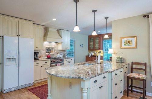 Montreat House | Quillan's End | Cozy & Modern Montreat Cottage with Fire Pit