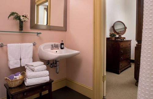 Downtown Baltimore Bed & Breakfast | Rachael's Inner Harbor Boutique Inn - The Carrie Frank Suite
