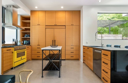 East Cesar Chavez House | Rainey Retreat | Pool | Hot tub | Firepit | DT ATX