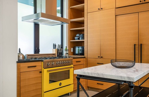 East Cesar Chavez House | Rainey Retreat | Pool | Hot tub | Firepit | DT ATX