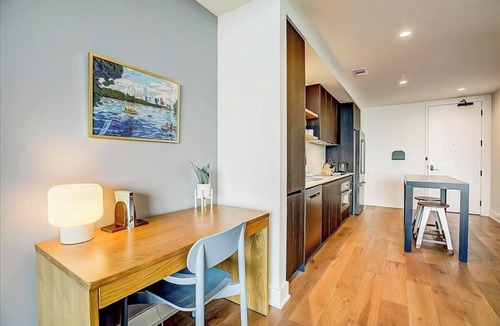 Rainey Street Historic District Condo | Rainey Street condo w/lake & sunset-view balcony - rooftop pool & gym