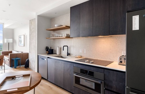 Rainey Street Historic District Condo | Rainey Street King Suite | Rooftop Pool