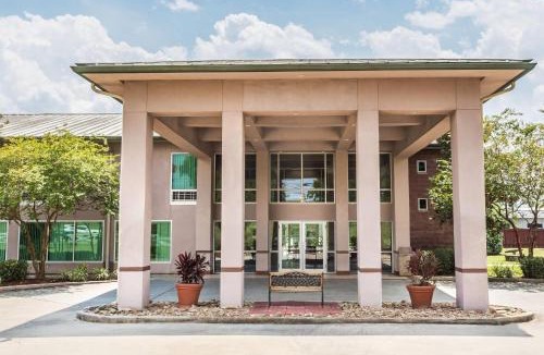 Luling Hotel | Ramada by Wyndham Luling