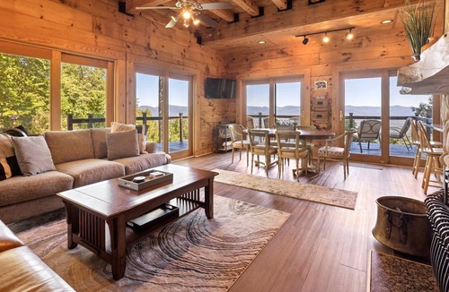 Henrietta House | Rambling Rose Creekside Retreat near Asheville and Lake Lure