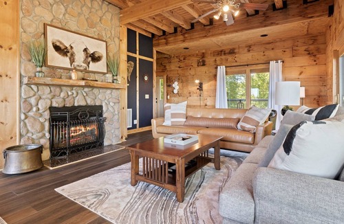 Henrietta House | Rambling Rose Creekside Retreat near Asheville and Lake Lure