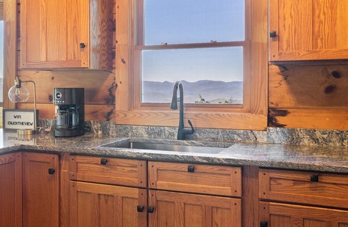 Henrietta House | Rambling Rose Creekside Retreat near Asheville and Lake Lure