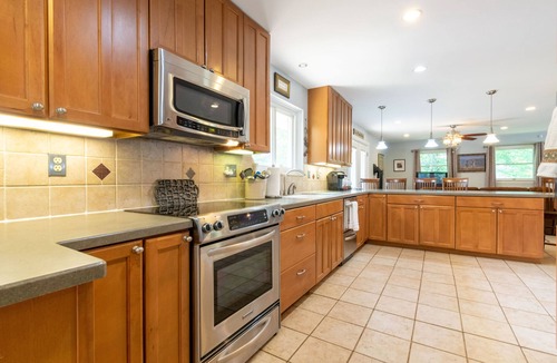 Simpsonville House | Rancher, pets welcome, Wash/Balt/Annplis family friendly Pool table, deck, river