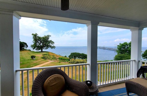 White Stone House | Rappahannock River 4 bdr 3 1/2 bath overlooking the River w/pool as in season.nn