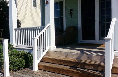 White Stone House | Rappahannock River 4 bdr 3 1/2 bath overlooking River w/pool open in season.