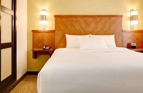 St. Johns Hotel | Rare Find! THREE Contemporary Units, Swimming Pool, Pet-friendly, Free Parking!
