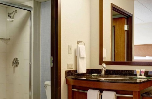 St. Johns Hotel | Rare Find! THREE Contemporary Units, Swimming Pool, Pet-friendly, Free Parking!