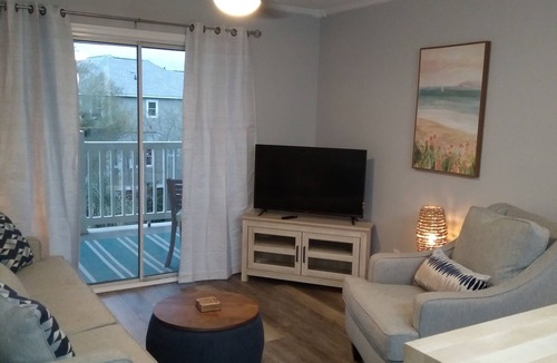 Folly Beach Condo | Ready for the Beach & Sunset Views! Paddleboarding, Nature, Shopping & Seafood