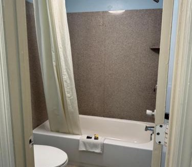 Danville Hotel | Red Carpet Inn & Suites - Danville