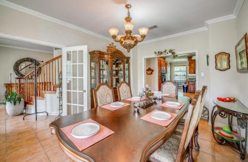 Red Oak House | Red Oak Group Getaway w/Yard + Patio