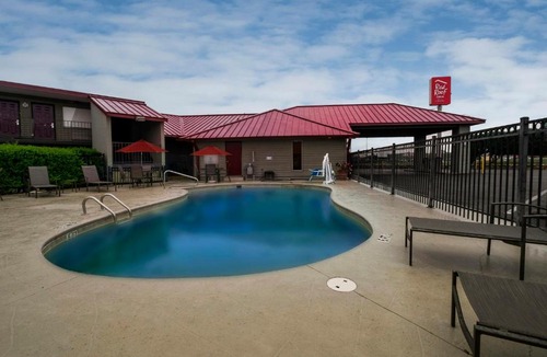 Dothan Hotel | Red Roof Inn Dothan