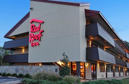 Coliseum Central Hotel | Red Roof Inn Hampton Coliseum and Convention Center