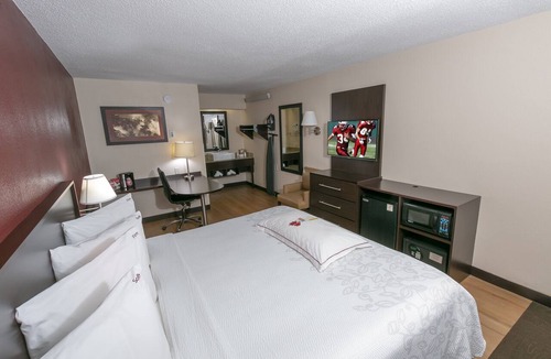 Buford Highway Hotel | Red Roof Inn PLUS+ Atlanta - Buckhead