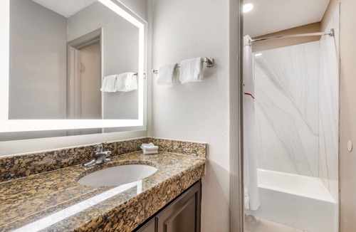 North Newport News Hotel | Red Roof Inn & Suites Newport News