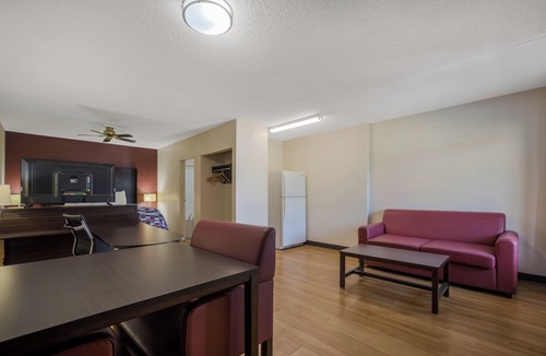 Statesboro Hotel | Red Roof Inn & Suites Statesboro - University