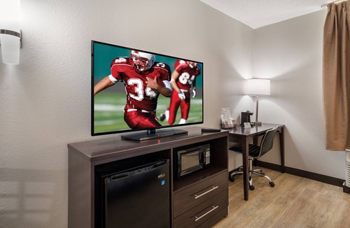 Jacksonville Hotel | Red Roof Inn & Suites Jacksonville, NC