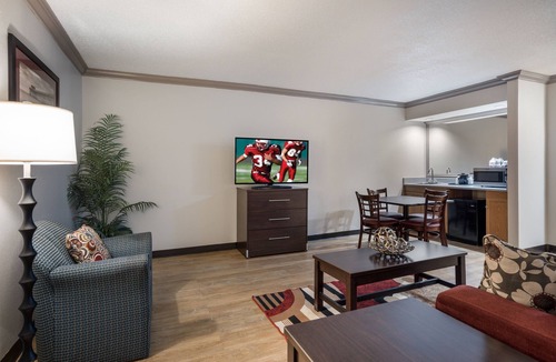 Jacksonville Hotel | Red Roof Inn & Suites Jacksonville, NC