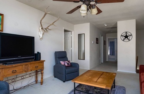Highland Lake Estates House | Reduced! Just minutes from Lake Travis, Parks, Pool, Ball & Disc Golf course, Make Summer Memories!