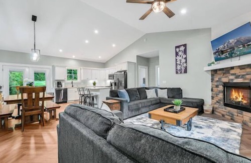 Bent Creek House | Reduced weekday stays! Putting green, hot tub & firepit!