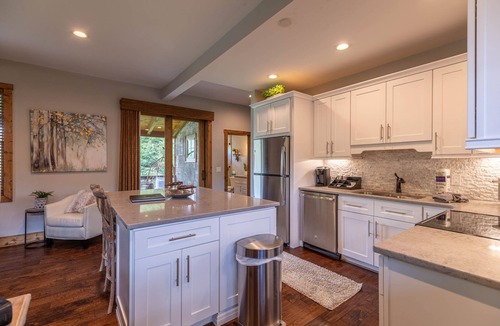 Elk Park House | Reel Relaxing at Eagles Nest River Club 2,000ft Elk River Frontage! Pets ok!
