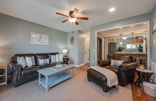 Seneca House | Relax and get Cozy on Keowee with a sandy beach & lake access in 2 bd townhome.