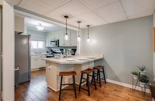 Seneca House | Relax and get Cozy on Keowee with a sandy beach & lake access in 2 bd townhome.